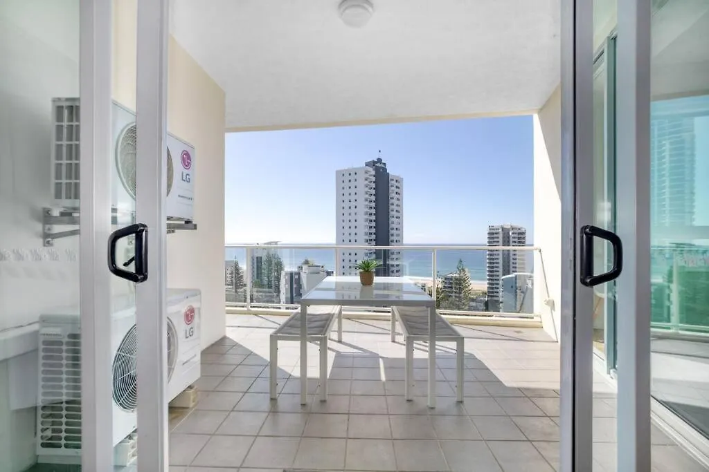 Mantra High Floor Beach Front Apartment Gold Coast