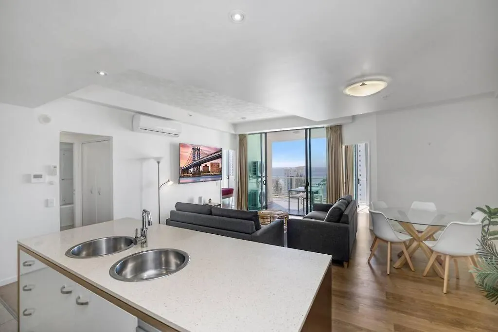 Mantra High Floor Beach Front Apartment Gold Coast